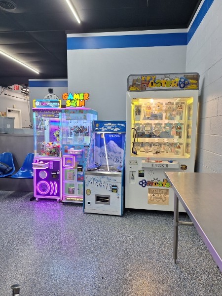 Game and prize vending machines